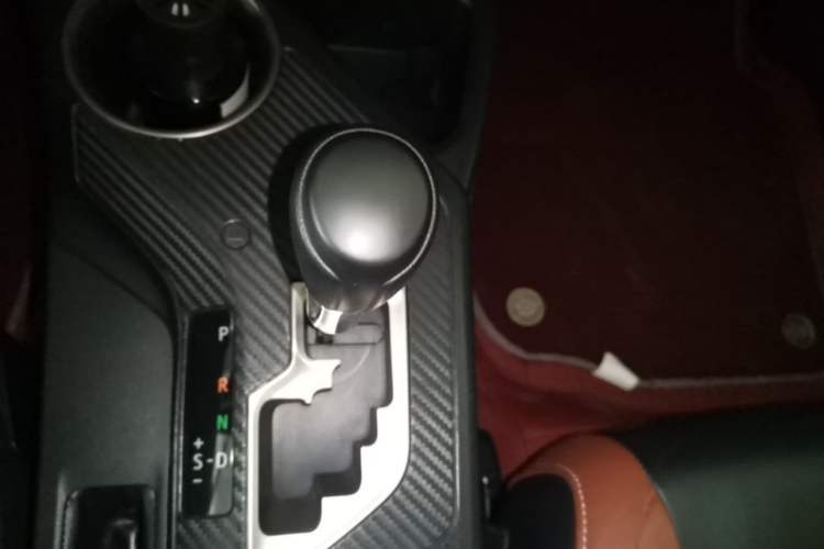 Used Toyota RAV4 2013 2.5L Automatic 4x4 Elite Edition Gear Lever
