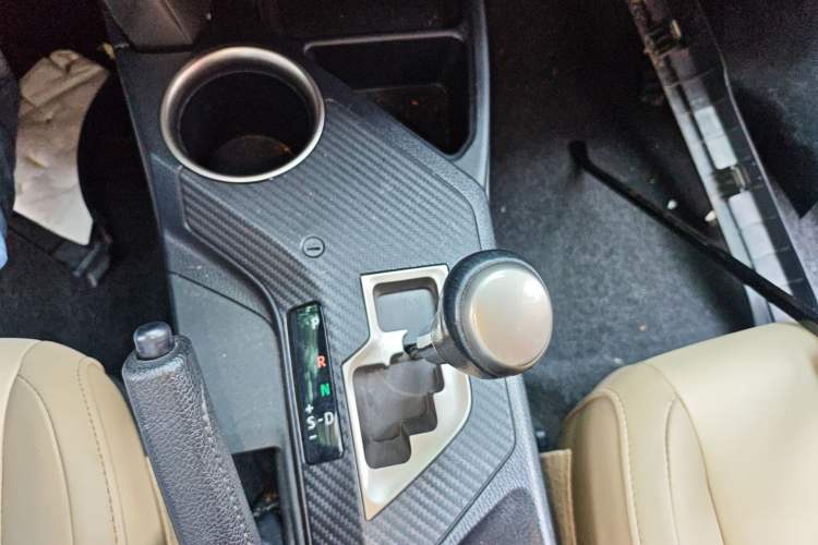 Used Toyota RAV4 2013 2.5L Automatic 4x4 Elite Edition Gear Lever