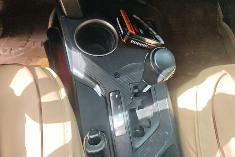 Used Toyota RAV4 2013 2.0L CVT Two-Wheel Drive Urban Edition Gear Lever