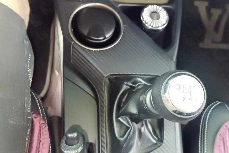 Used Toyota RAV4 2013 2.0L Manual Two-Wheel Drive Urban Edition Gear Lever