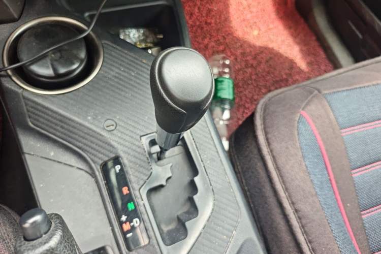 Used Toyota RAV4 2013 2.0L CVT Two-Wheel Drive Urban Edition Gear Lever