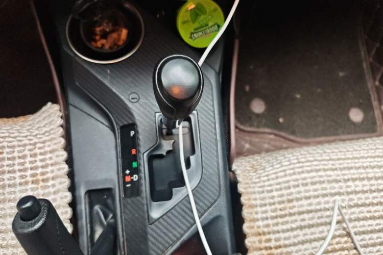 Used Toyota RAV4 2013 2.0L CVT Two-Wheel Drive Urban Edition Gear Lever