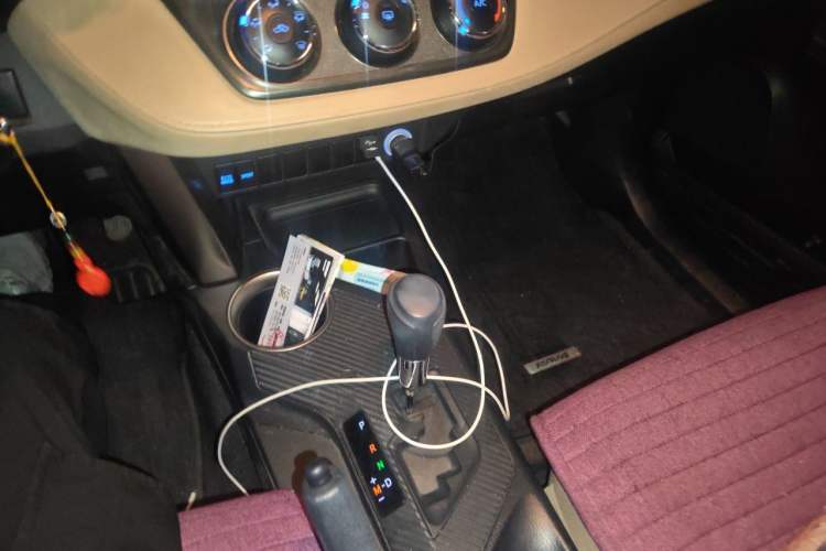 Used Toyota RAV4 2013 2.0L CVT Two-Wheel Drive Urban Edition Gear Lever