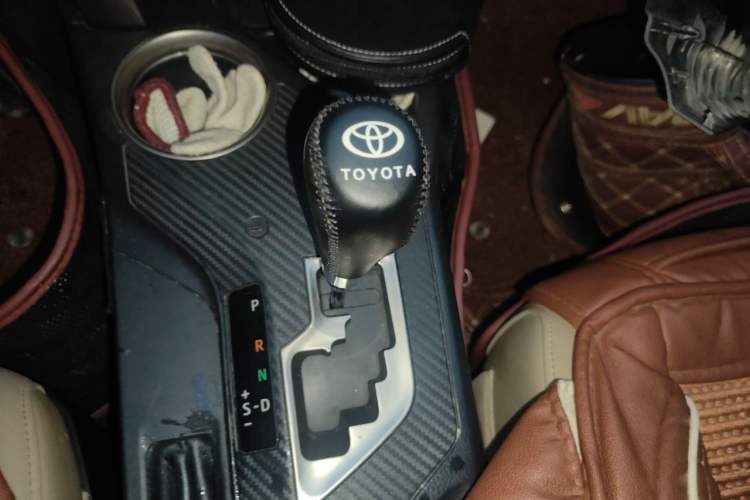 Used Toyota RAV4 2013 2.5L Automatic 4x4 Prestige Edition Gear Lever