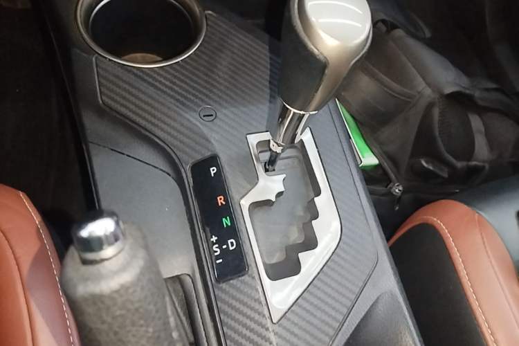 Used Toyota RAV4 2013 2.5L Automatic 4x4 Luxury Edition Gear Lever