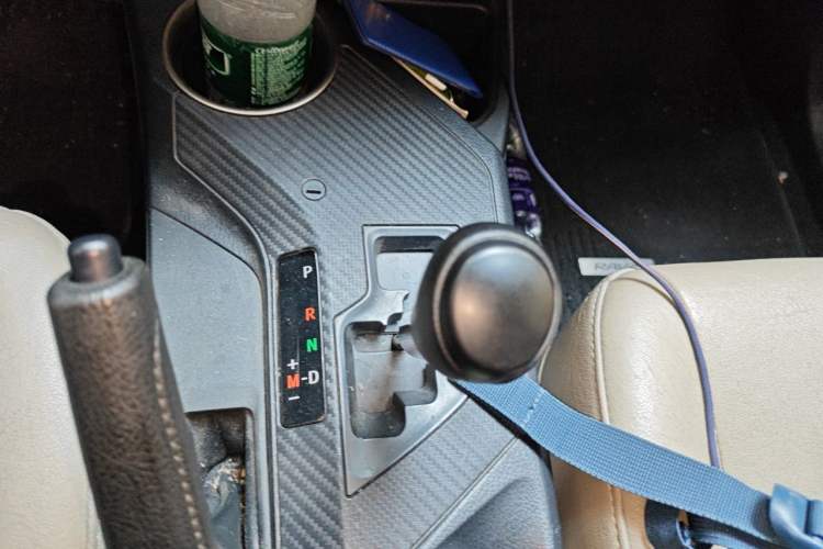 Used Toyota RAV4 2013 2.0L CVT Two-Wheel Drive Urban Edition Gear Lever