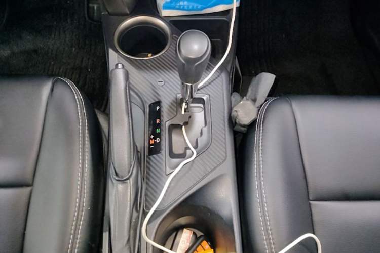 Used Toyota RAV4 2013 2.0L CVT Two-Wheel Drive Urban Edition Gear Lever