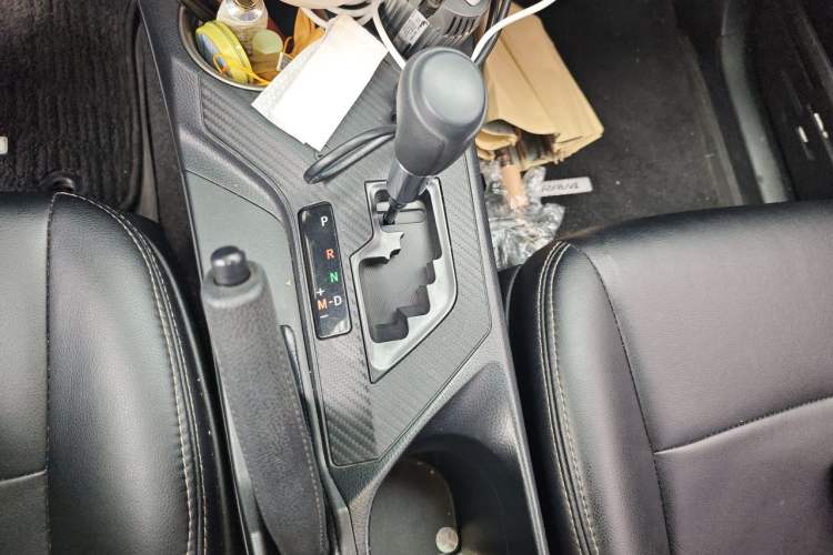 Used Toyota RAV4 2013 2.0L CVT Two-Wheel Drive Urban Edition Gear Lever