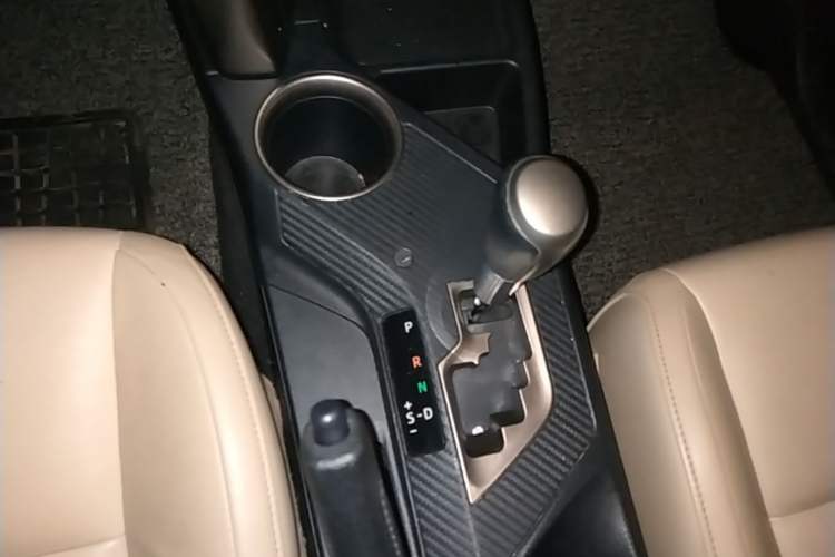 Used Toyota RAV4 2013 2.5L Automatic 4x4 Elite Edition Gear Lever