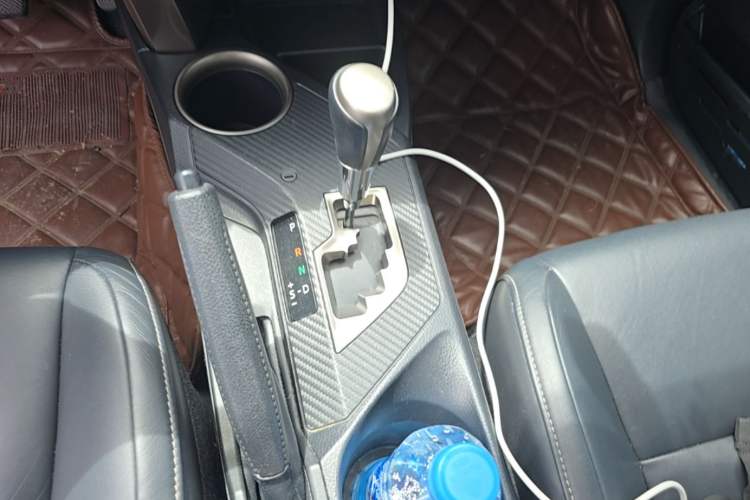 Used Toyota RAV4 2013 2.5L Automatic 4x4 Elite Edition Gear Lever