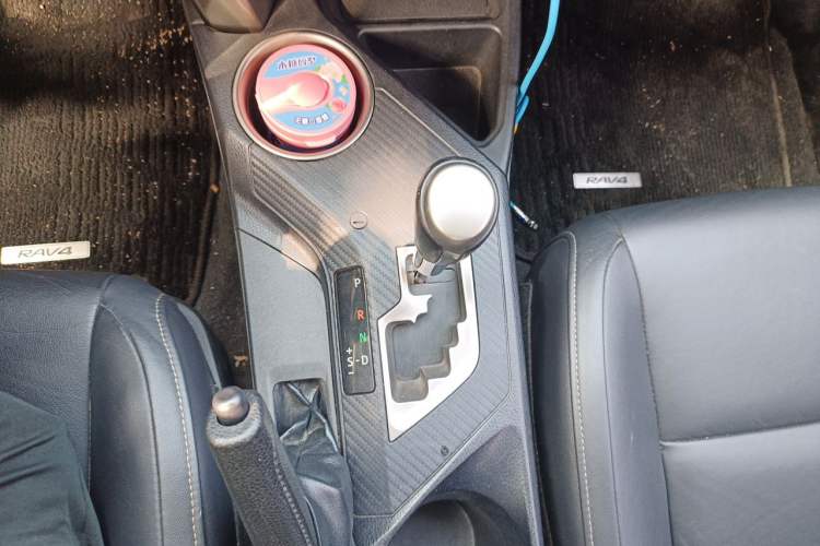 Used Toyota RAV4 2013 2.5L Automatic 4x4 Elite Edition Gear Lever