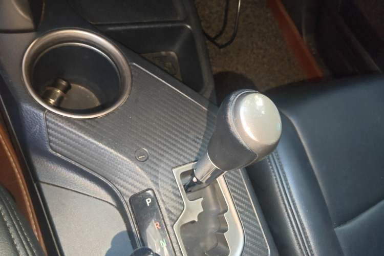 Used Toyota RAV4 2013 2.5L Automatic 4x4 Luxury Edition Gear Lever