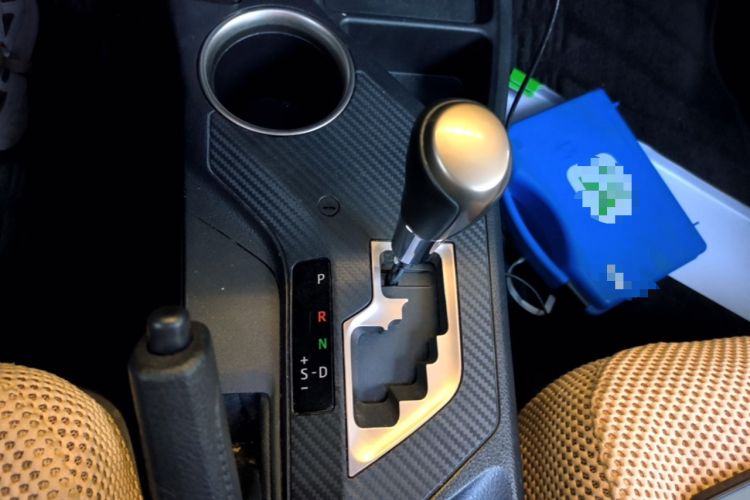 Used Toyota RAV4 2013 2.5L Automatic 4x4 Elite Edition Gear Lever