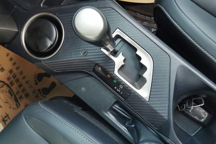 Used Toyota RAV4 2013 2.5L Automatic 4x4 Elite Edition Gear Lever