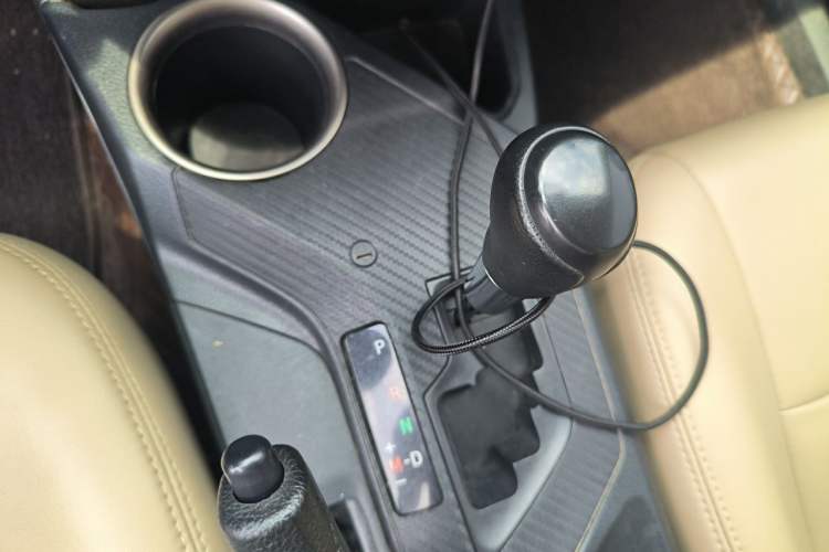 Used Toyota RAV4 2013 2.0L CVT Two-Wheel Drive Urban Edition Gear Lever