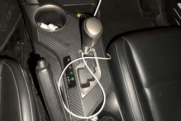 Used Toyota RAV4 2013 2.5L Automatic 4x4 Elite Edition Gear Lever