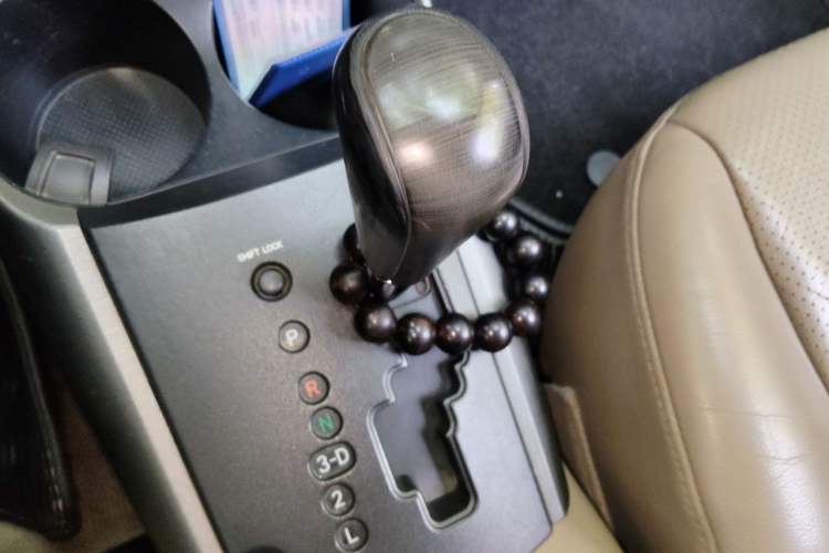Used Toyota RAV4 2013 Special Edition 2.0L Automatic Elite Gear Lever