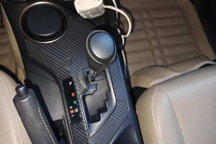 Used Toyota RAV4 2013 2.0L CVT Two-Wheel Drive Urban Edition Gear Lever