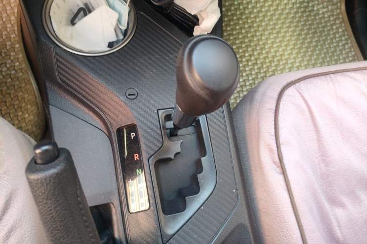 Used Toyota RAV4 2013 2.0L CVT Two-Wheel Drive Urban Edition Gear Lever