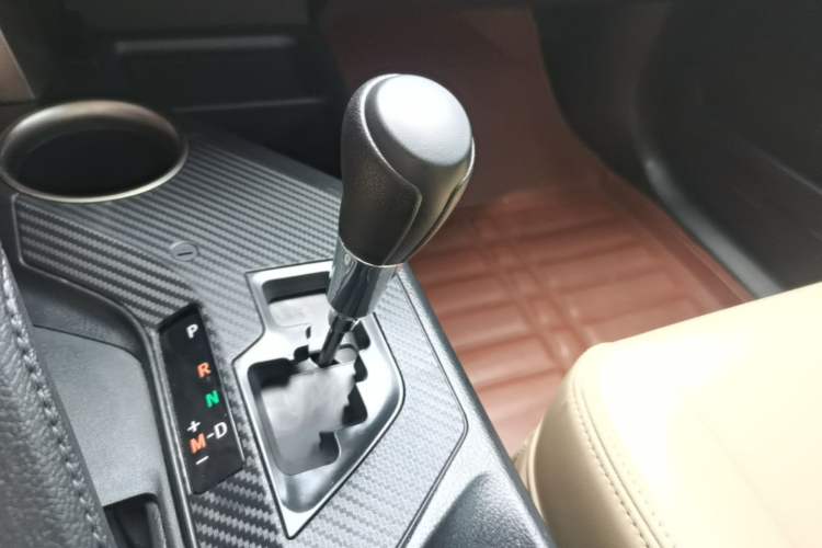 Used Toyota RAV4 2013 2.0L CVT Two-Wheel Drive Urban Edition Gear Lever