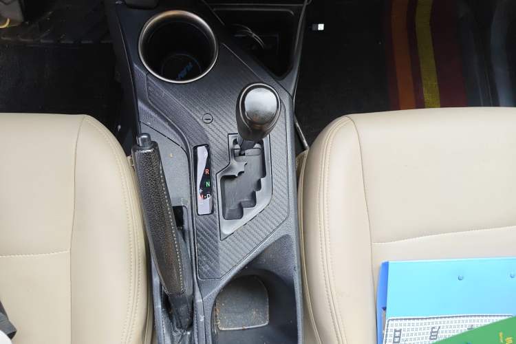 Used Toyota RAV4 2013 2.0L CVT Two-Wheel Drive Urban Edition Gear Lever