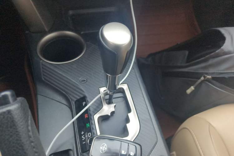 Used Toyota RAV4 2013 2.5L Automatic 4x4 Elite Edition Gear Lever