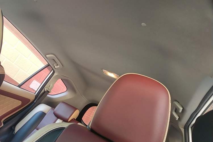 Used Toyota RAV4 2013 2.0L CVT Two-Wheel Drive Urban Edition Headliner