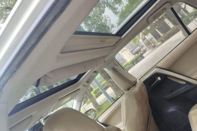 Used Toyota RAV4 2013 2.5L Automatic 4x4 Prestige Edition Headliner
