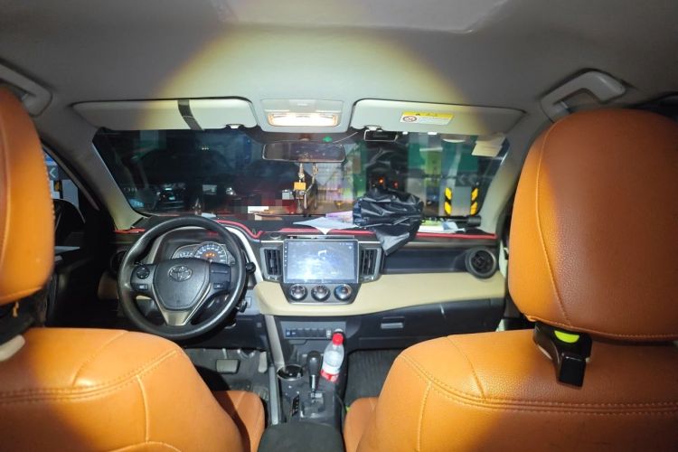 Used Toyota RAV4 2013 2.0L CVT Two-Wheel Drive Urban Edition Headliner