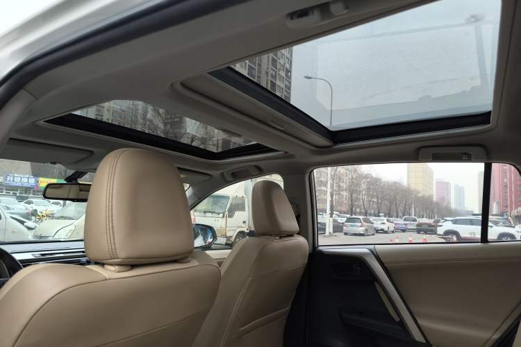 Used Toyota RAV4 2013 2.5L Automatic 4x4 Elite Edition Headliner