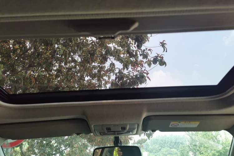Used Toyota RAV4 2013 2.5L Automatic 4x4 Elite Edition Headliner