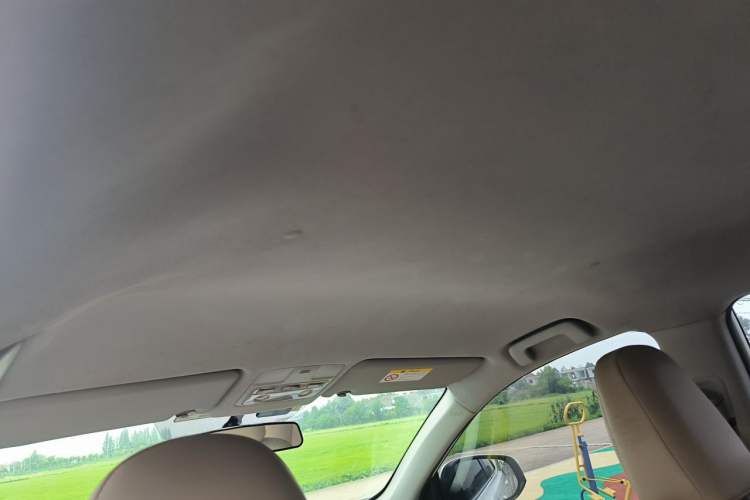 Used Toyota RAV4 2013 2.0L CVT Two-Wheel Drive Urban Edition Headliner