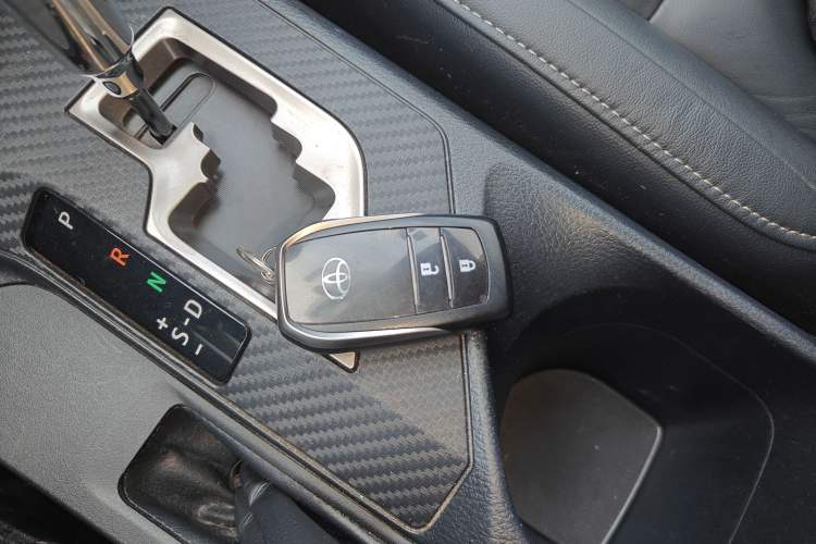 Used Toyota RAV4 2013 2.5L Automatic 4x4 Luxury Edition Interior 1