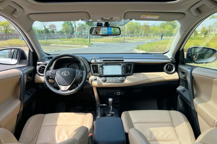 Used Toyota RAV4 2013 2.5L Automatic 4x4 Elite Edition Interior 1