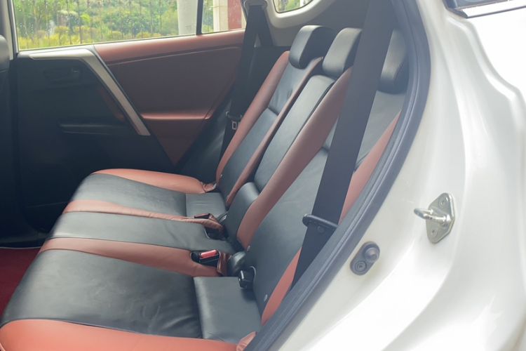 Used Toyota RAV4 2013 2.5L Automatic 4x4 Elite Edition Interior 1