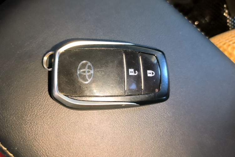 Used Toyota RAV4 2013 2.5L Automatic 4x4 Elite Edition Interior 1