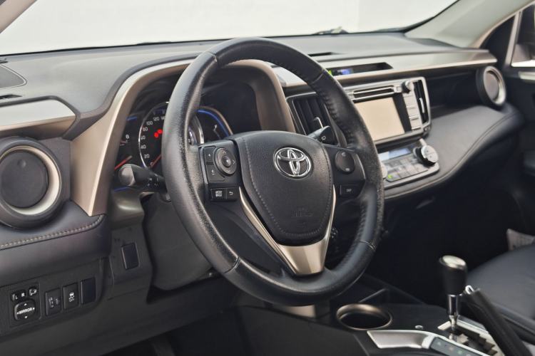 Used Toyota RAV4 2013 2.0L CVT Four-Wheel Drive New Edition Interior 12