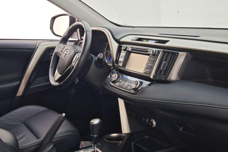 Used Toyota RAV4 2013 2.0L CVT Four-Wheel Drive New Edition Interior 2