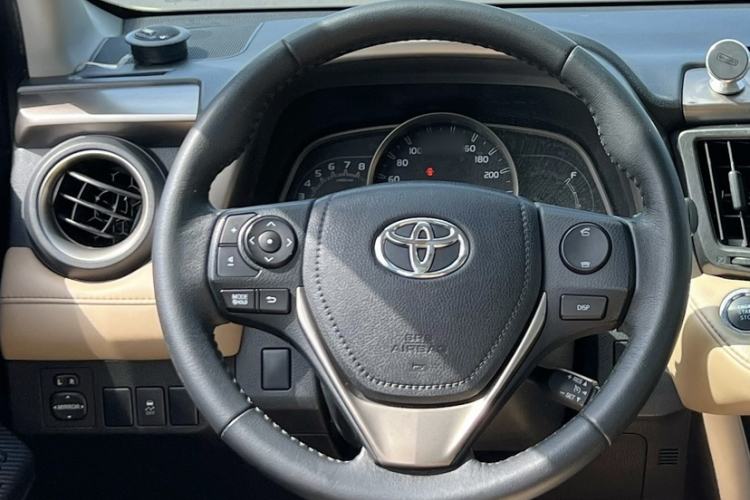 Used Toyota RAV4 2013 2.5L Automatic 4x4 Elite Edition Interior 2