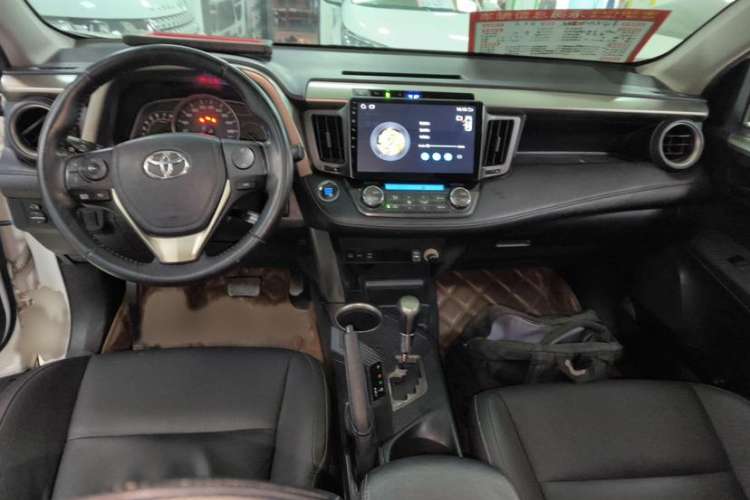 Used Toyota RAV4 2013 2.5L Automatic 4x4 Elite Edition Interior 2