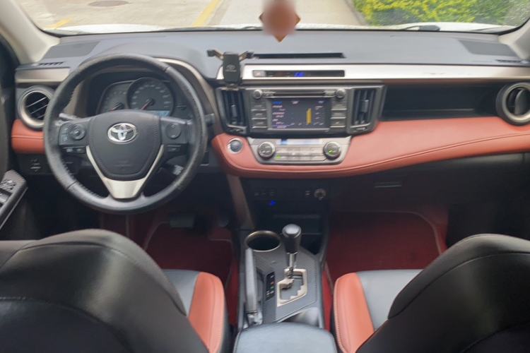 Used Toyota RAV4 2013 2.5L Automatic 4x4 Elite Edition Interior 2