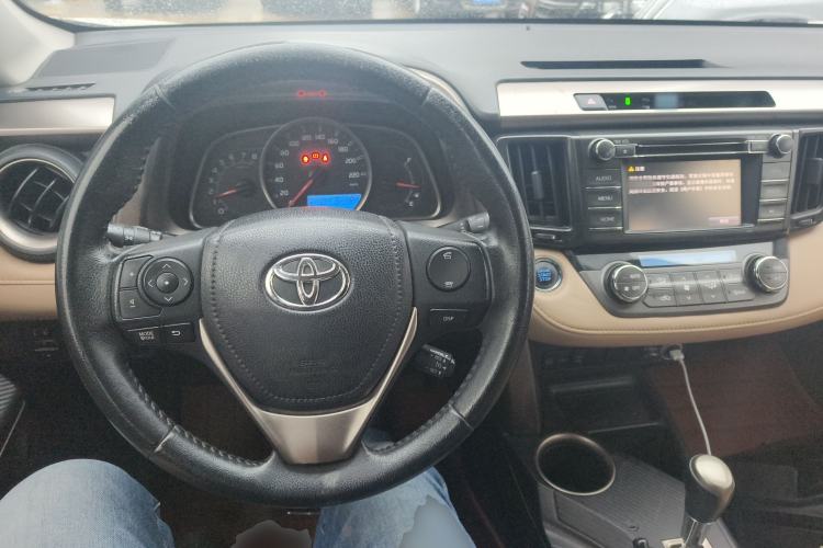Used Toyota RAV4 2013 2.5L Automatic 4x4 Elite Edition Interior 2