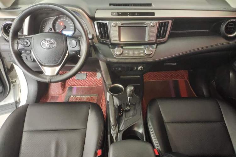 Used Toyota RAV4 2013 2.0L CVT Four-Wheel Drive Fashion Edition Interior 3