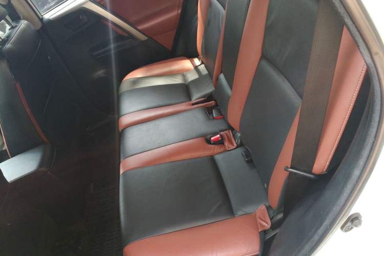 Used Toyota RAV4 2013 2.5L Automatic 4x4 Elite Edition Interior 4
