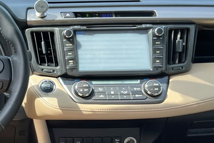 Used Toyota RAV4 2013 2.5L Automatic 4x4 Elite Edition Interior 4