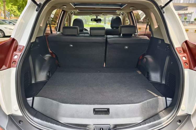 Used Toyota RAV4 2013 2.5L Automatic 4x4 Elite Edition Interior 4