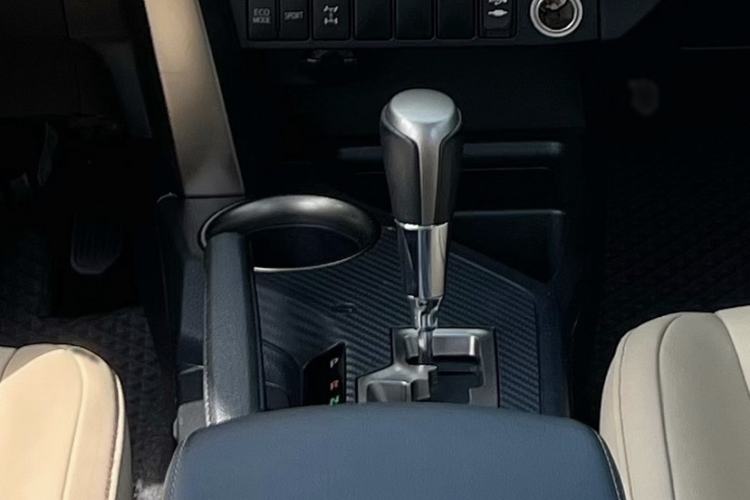 Used Toyota RAV4 2013 2.5L Automatic 4x4 Elite Edition Interior 5