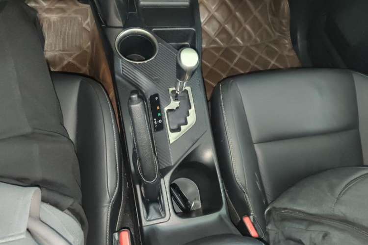 Used Toyota RAV4 2013 2.5L Automatic 4x4 Elite Edition Interior 5