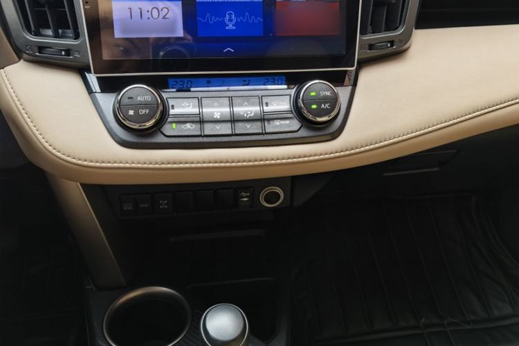 Used Toyota RAV4 2013 2.0L CVT Four-Wheel Drive Fashion Edition Interior 6