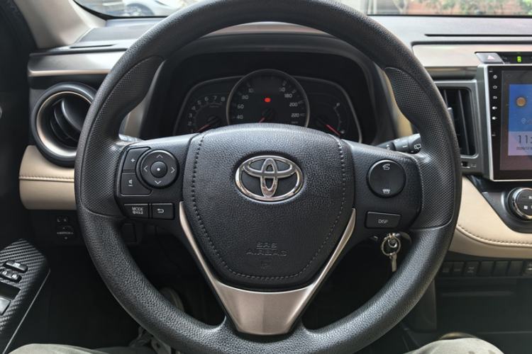 Used Toyota RAV4 2013 2.0L CVT Four-Wheel Drive Fashion Edition Interior 9